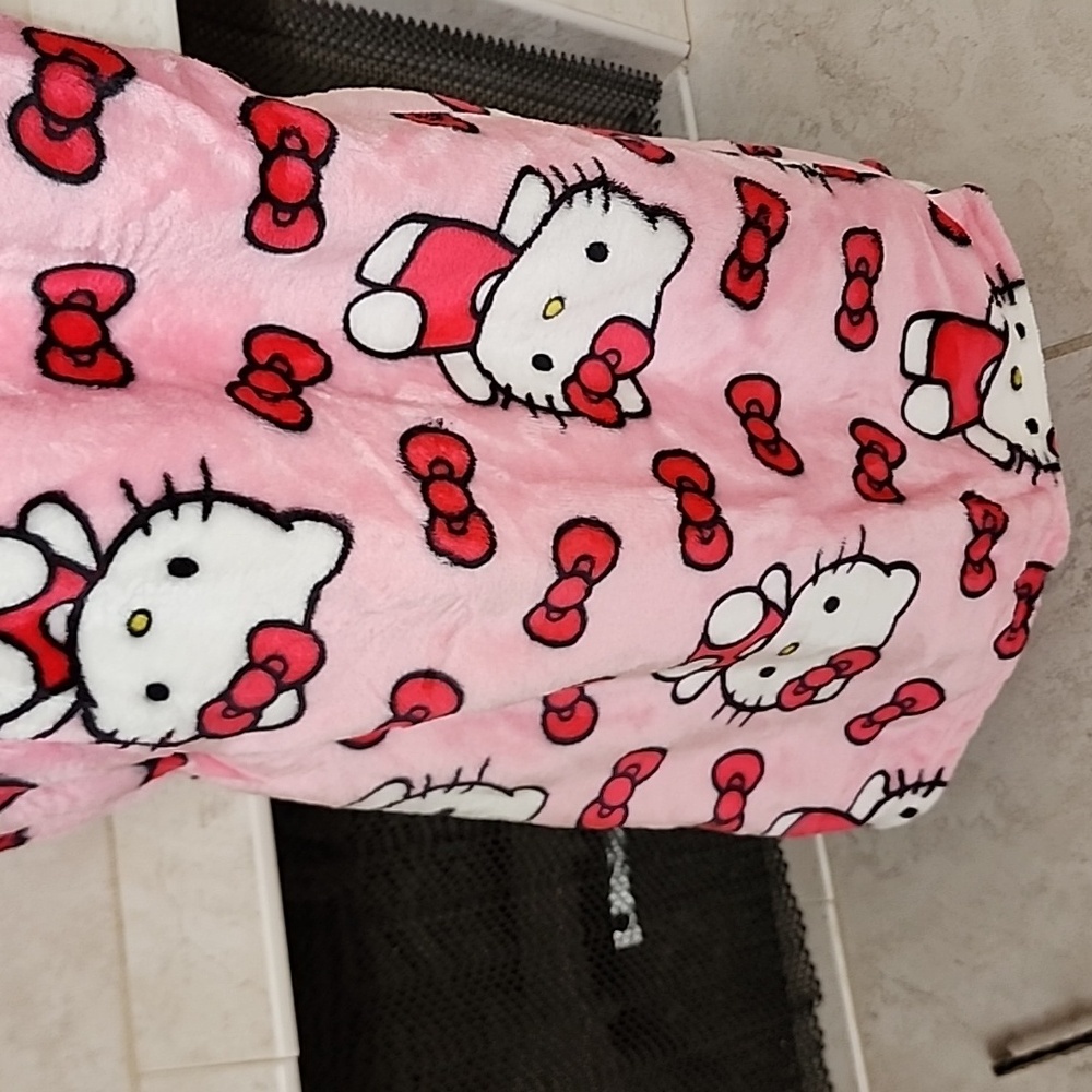 ๐๐ฉท HELLO KITTY PLUSH CLOUD THROW ๐ฉท๐ - Picture 3 of 8